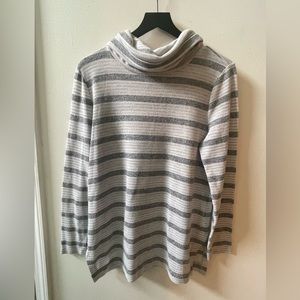LOFT long sleeve turtleneck, grey/white, size large